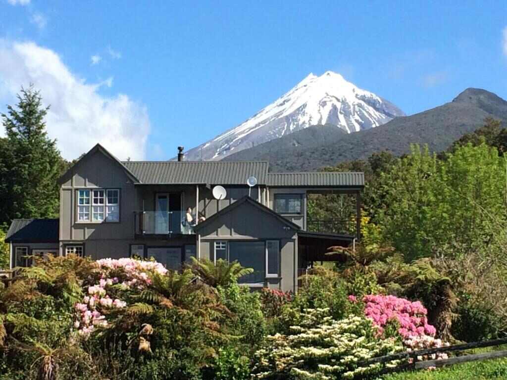 Georges BnB Nature and Lifestyle Retreat with Mount Taranaki behind the house in Mangorei, New Zealand